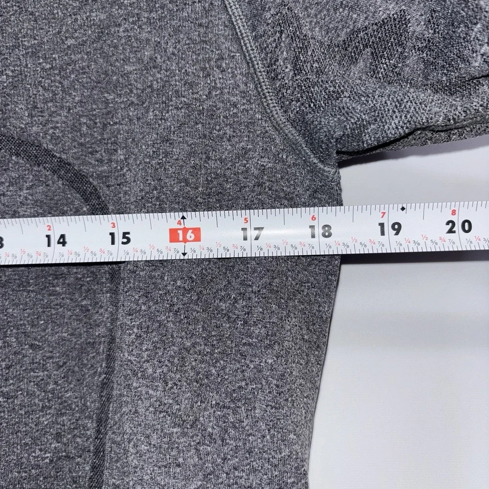 Lululemon Run Swiftly Seamless Jacquard Paisley Thumbhole Top Gray Size 8